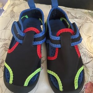 Toddler Boys Size 9 OshKosh Water Shoes.